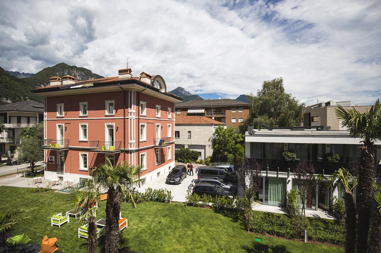 Holiday IV Gardan Hotel Riva del Garda Exterior photo