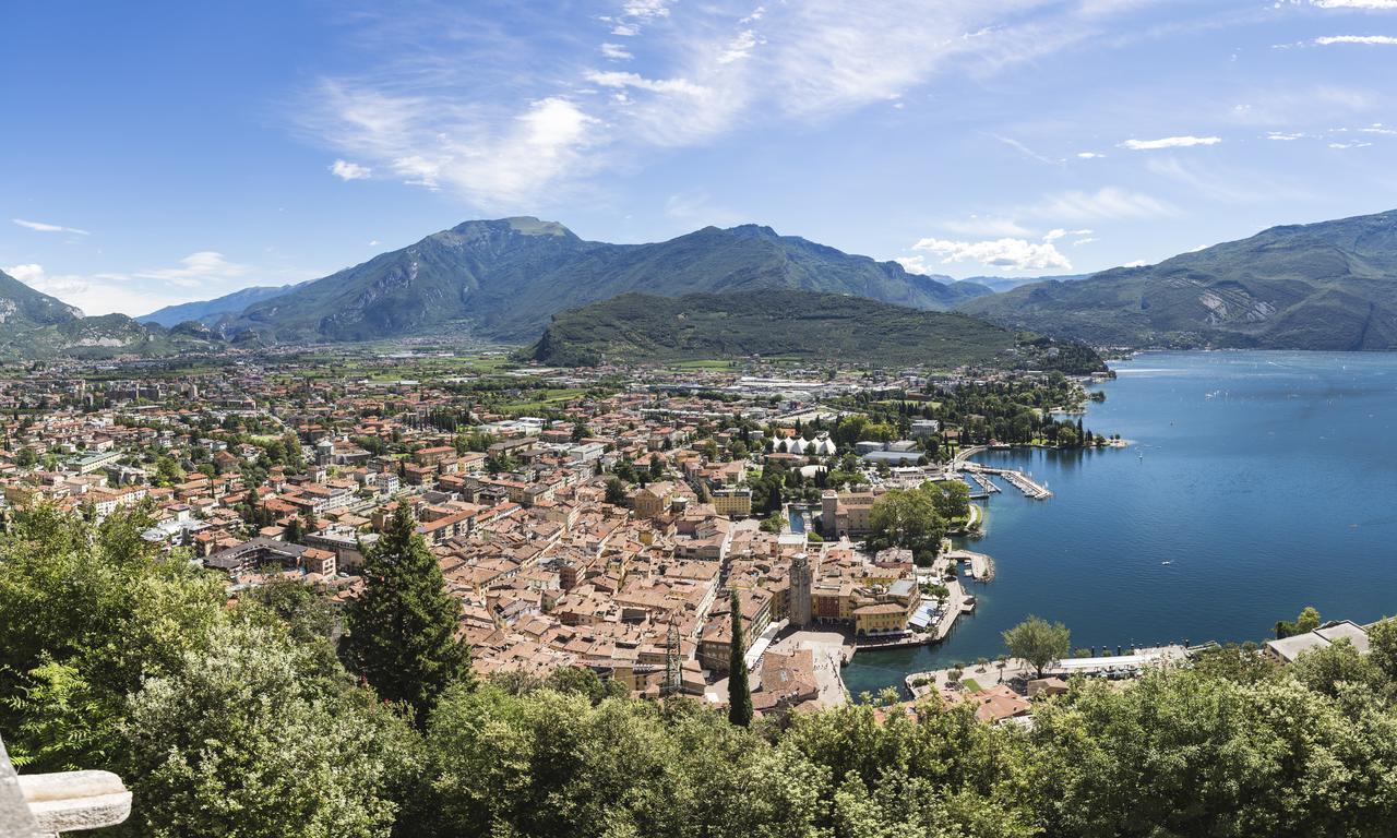 Holiday IV Gardan Hotel Riva del Garda Exterior photo