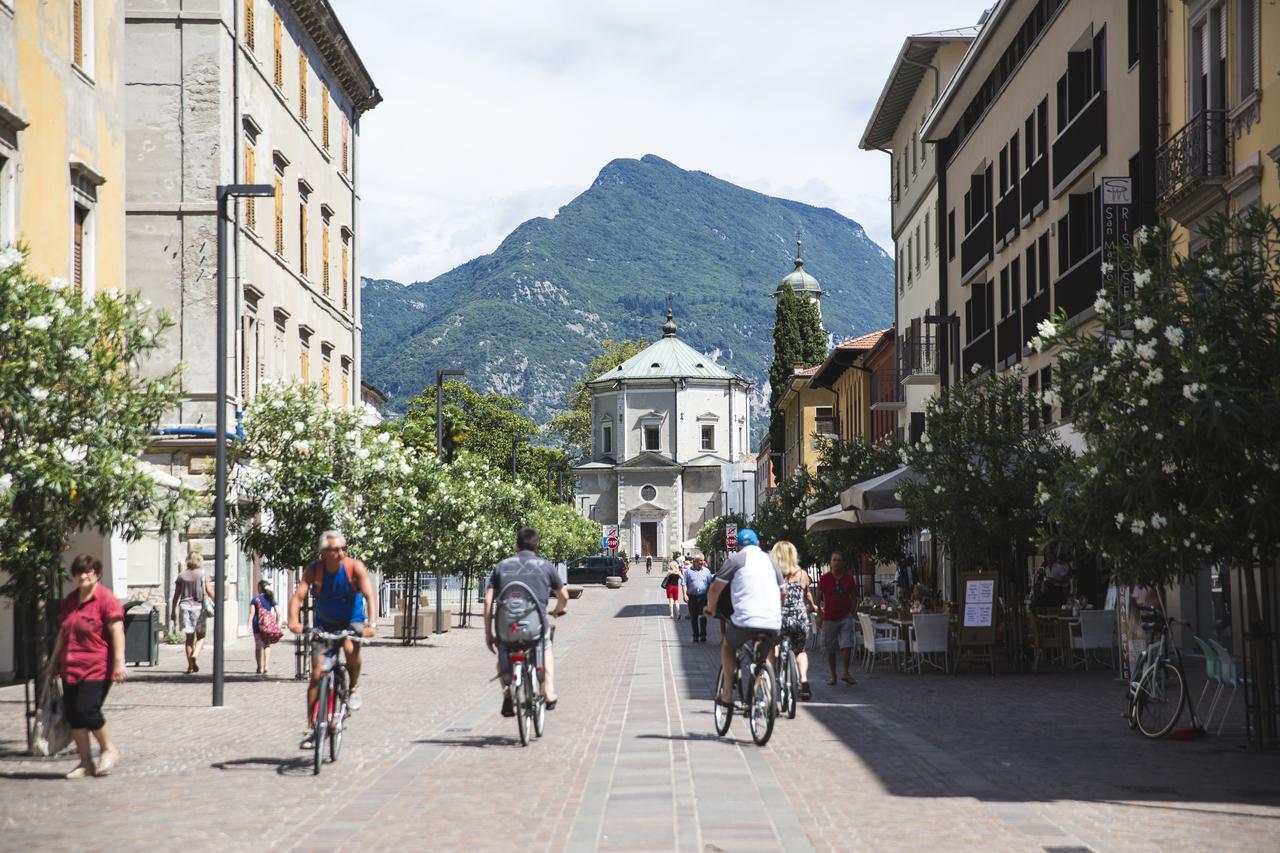 Holiday IV Gardan Hotel Riva del Garda Exterior photo