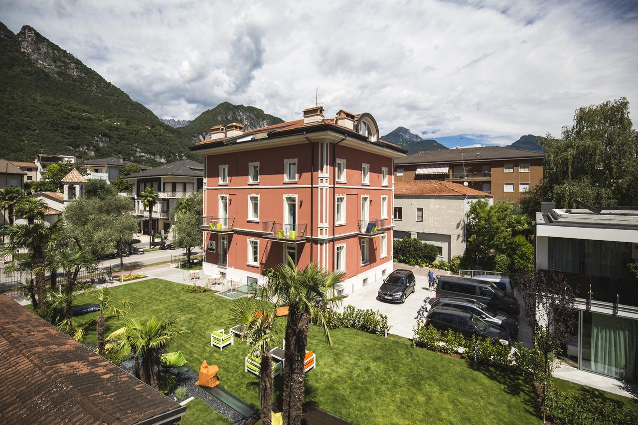 Holiday IV Gardan Hotel Riva del Garda Exterior photo